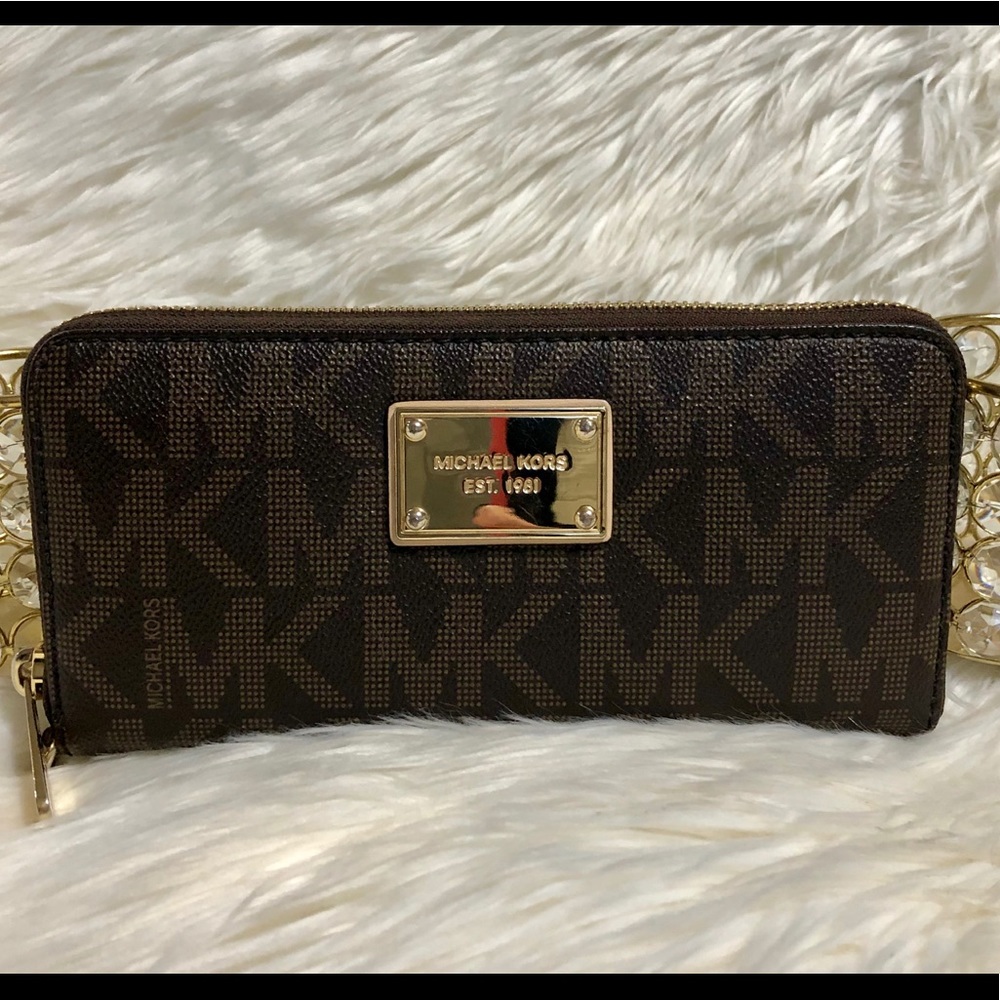 SOLD Michael Kors Large Jetset Logo Wallet